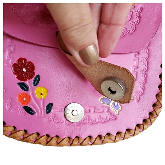 Vintage Hand-Crafted Mexican Tooled Leather Crossbody Hippie Bag - Picture 5 of 11